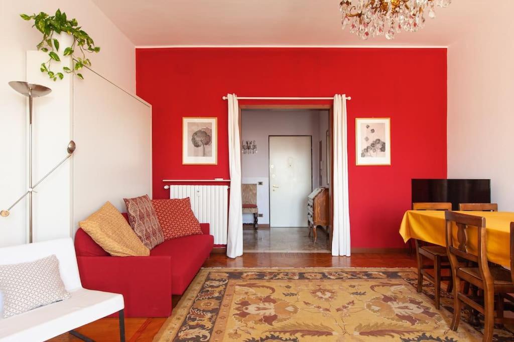 Apartment Sunshine-filled On Subway Mailand