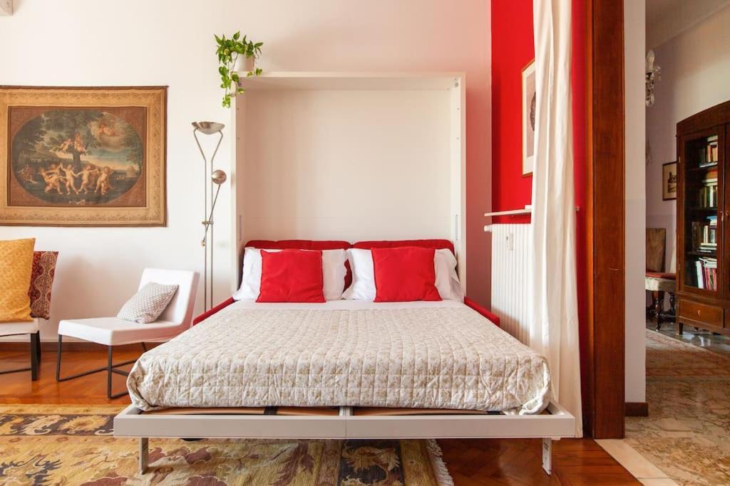 Apartment Sunshine-filled On Subway Mailand